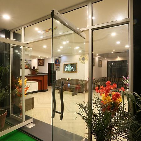Hotel Katra Residency Екстериор снимка