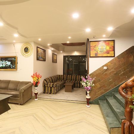 Hotel Katra Residency Екстериор снимка