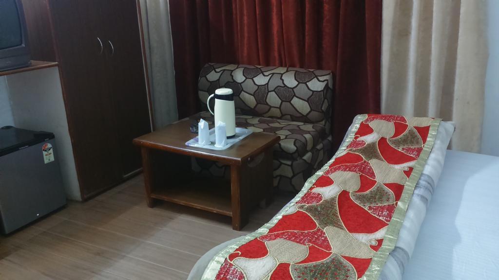 Hotel Katra Residency Екстериор снимка