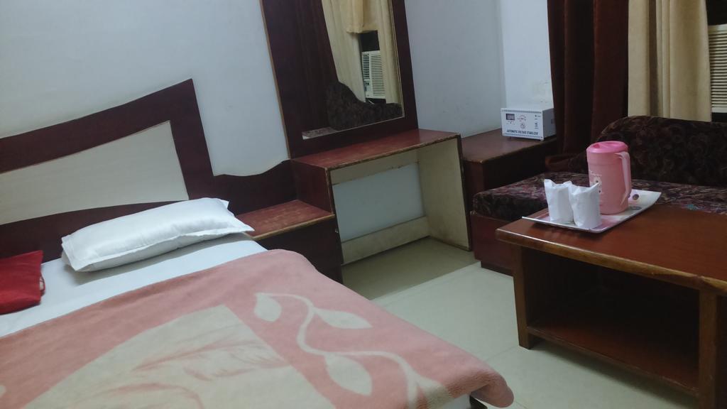 Hotel Katra Residency Екстериор снимка