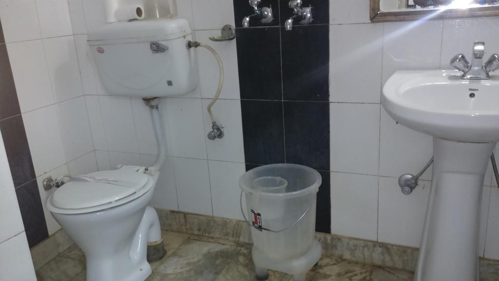 Hotel Katra Residency Екстериор снимка