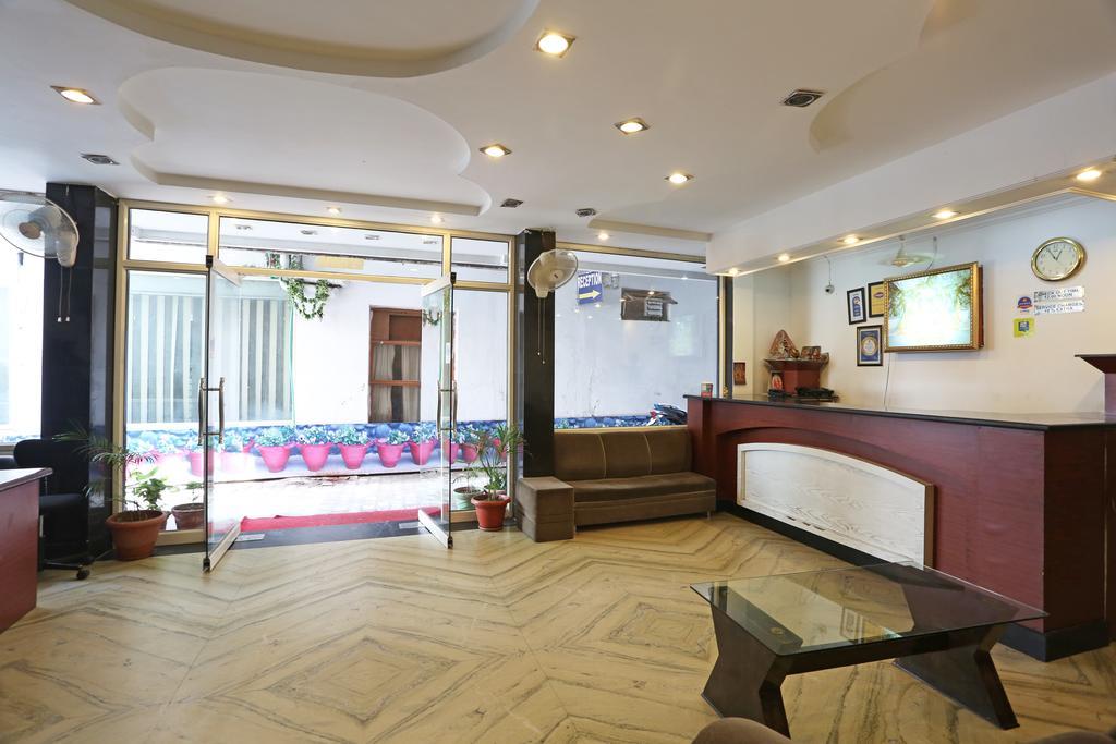Hotel Katra Residency Екстериор снимка