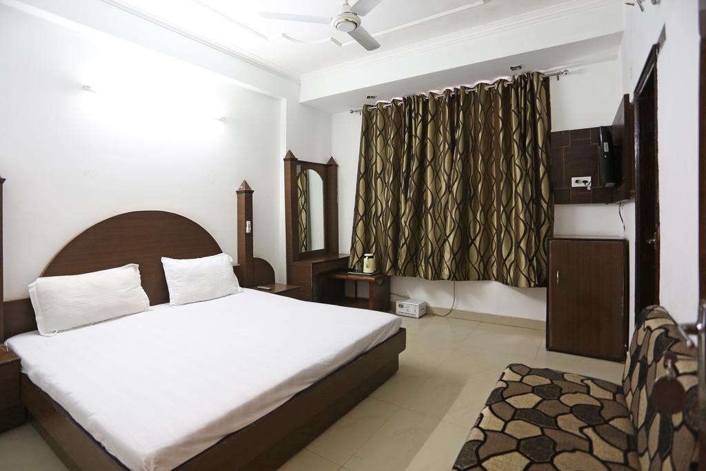 Hotel Katra Residency Екстериор снимка