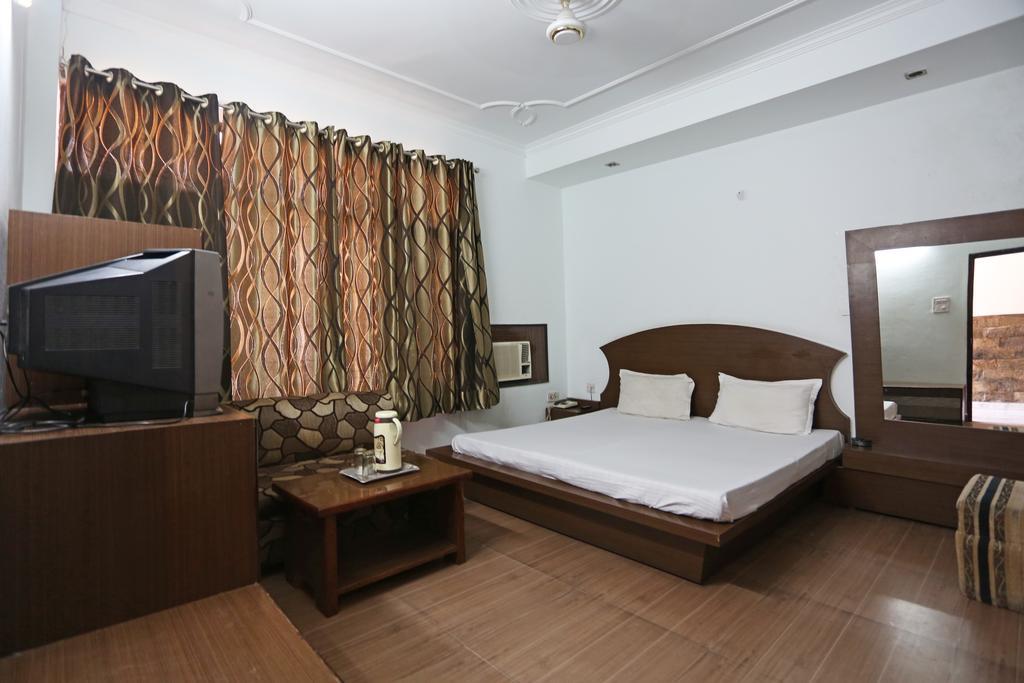 Hotel Katra Residency Екстериор снимка