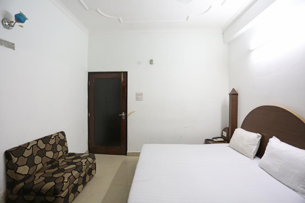 Hotel Katra Residency Екстериор снимка