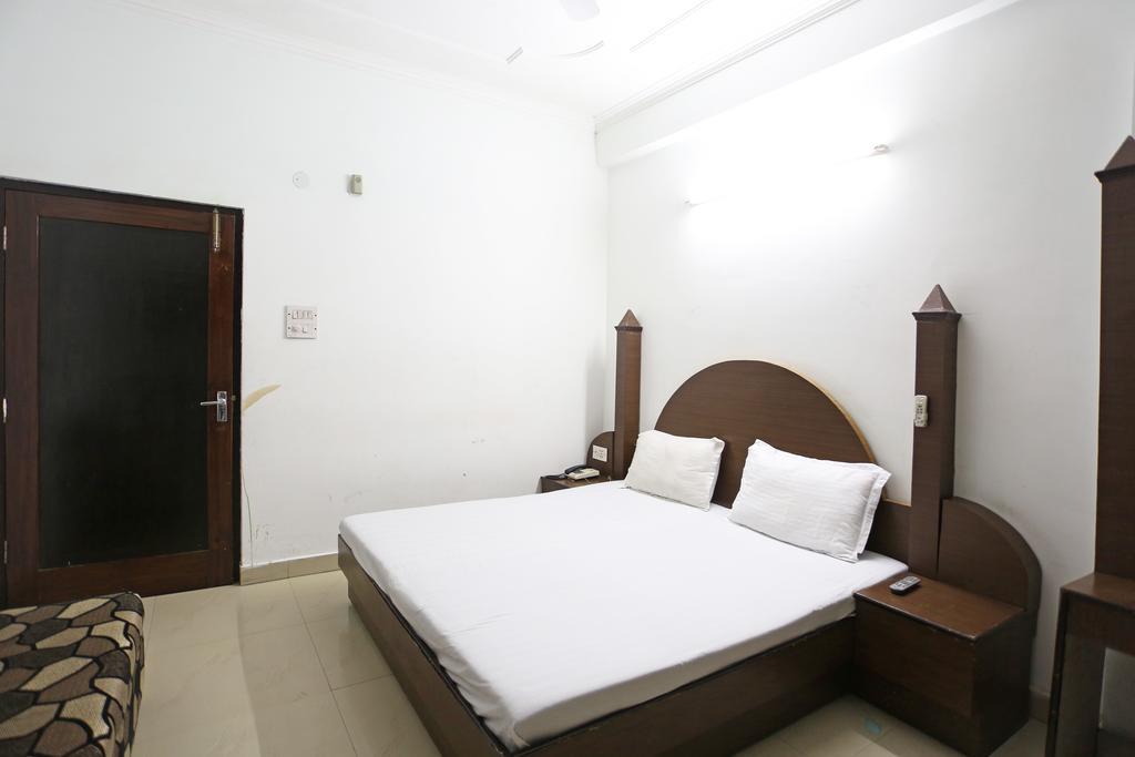 Hotel Katra Residency Екстериор снимка