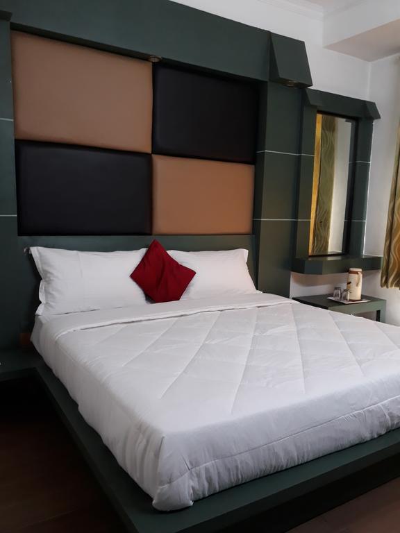 Hotel Katra Residency Екстериор снимка
