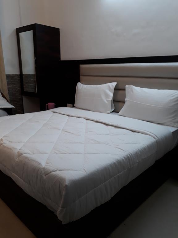 Hotel Katra Residency Екстериор снимка