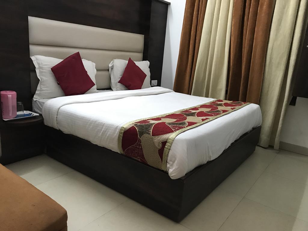 Hotel Katra Residency Екстериор снимка
