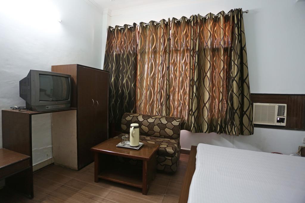 Hotel Katra Residency Стая снимка