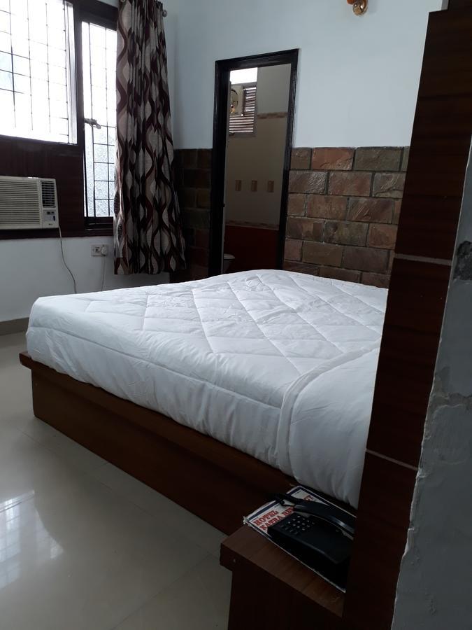 Hotel Katra Residency Екстериор снимка