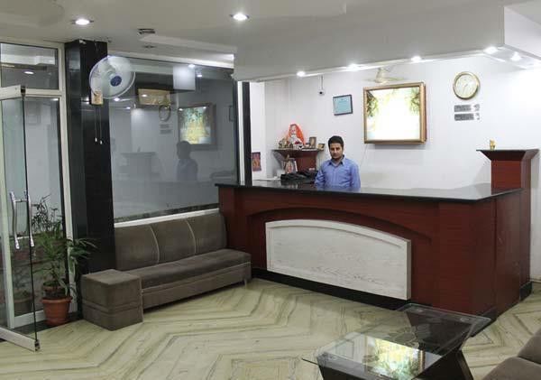 Hotel Katra Residency Екстериор снимка