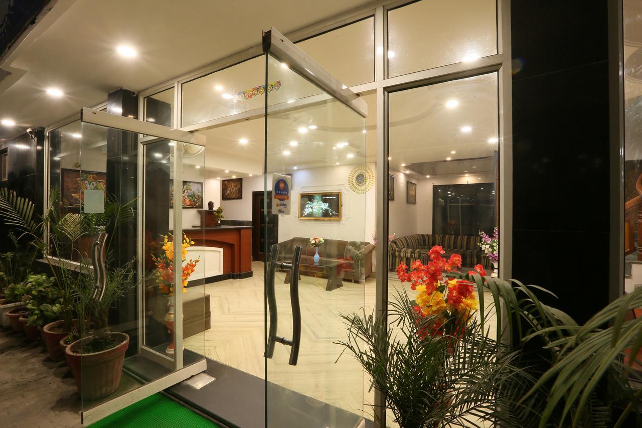 Hotel Katra Residency Екстериор снимка