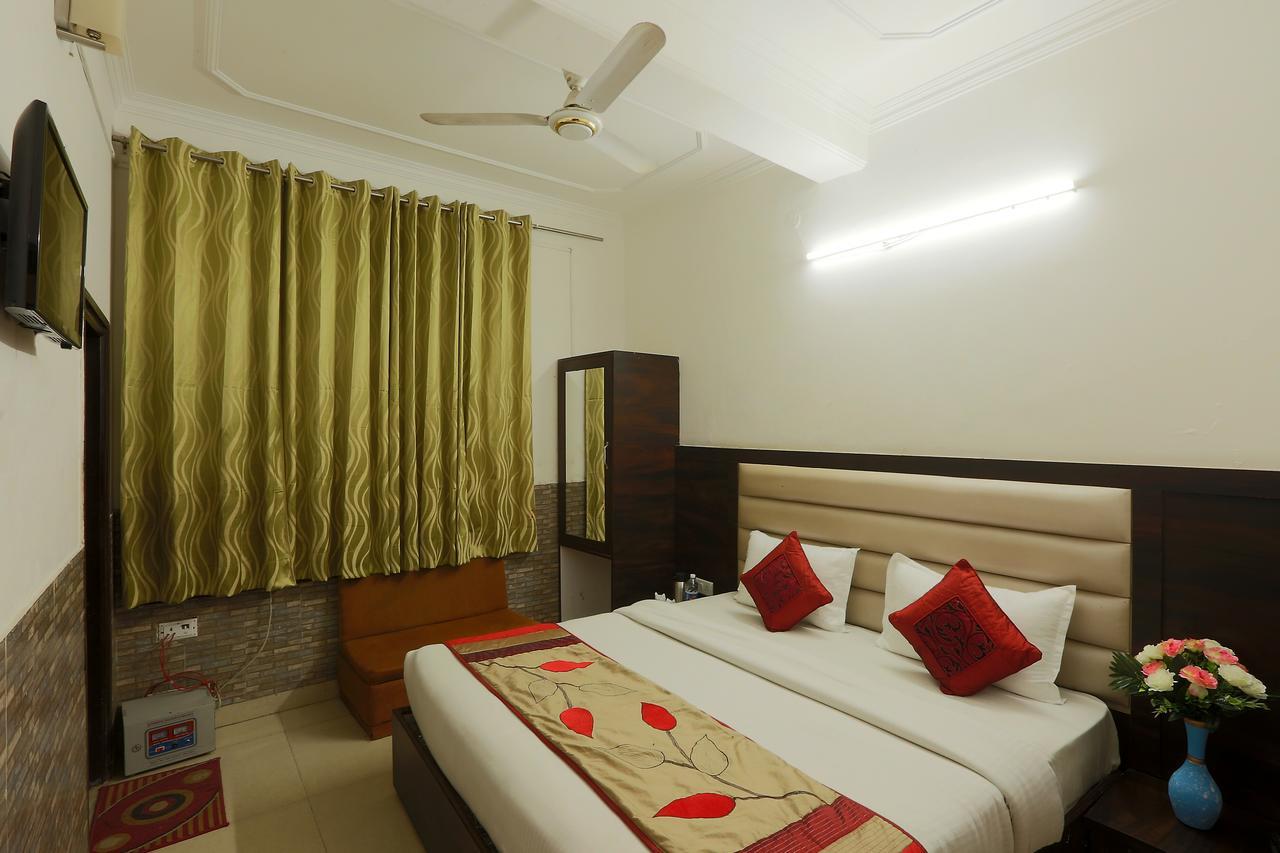 Hotel Katra Residency Екстериор снимка