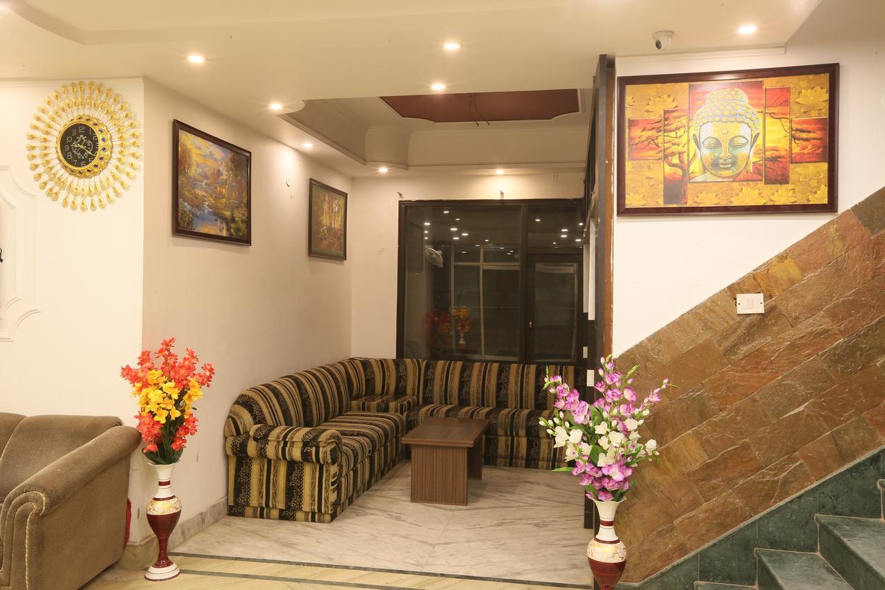 Hotel Katra Residency Екстериор снимка