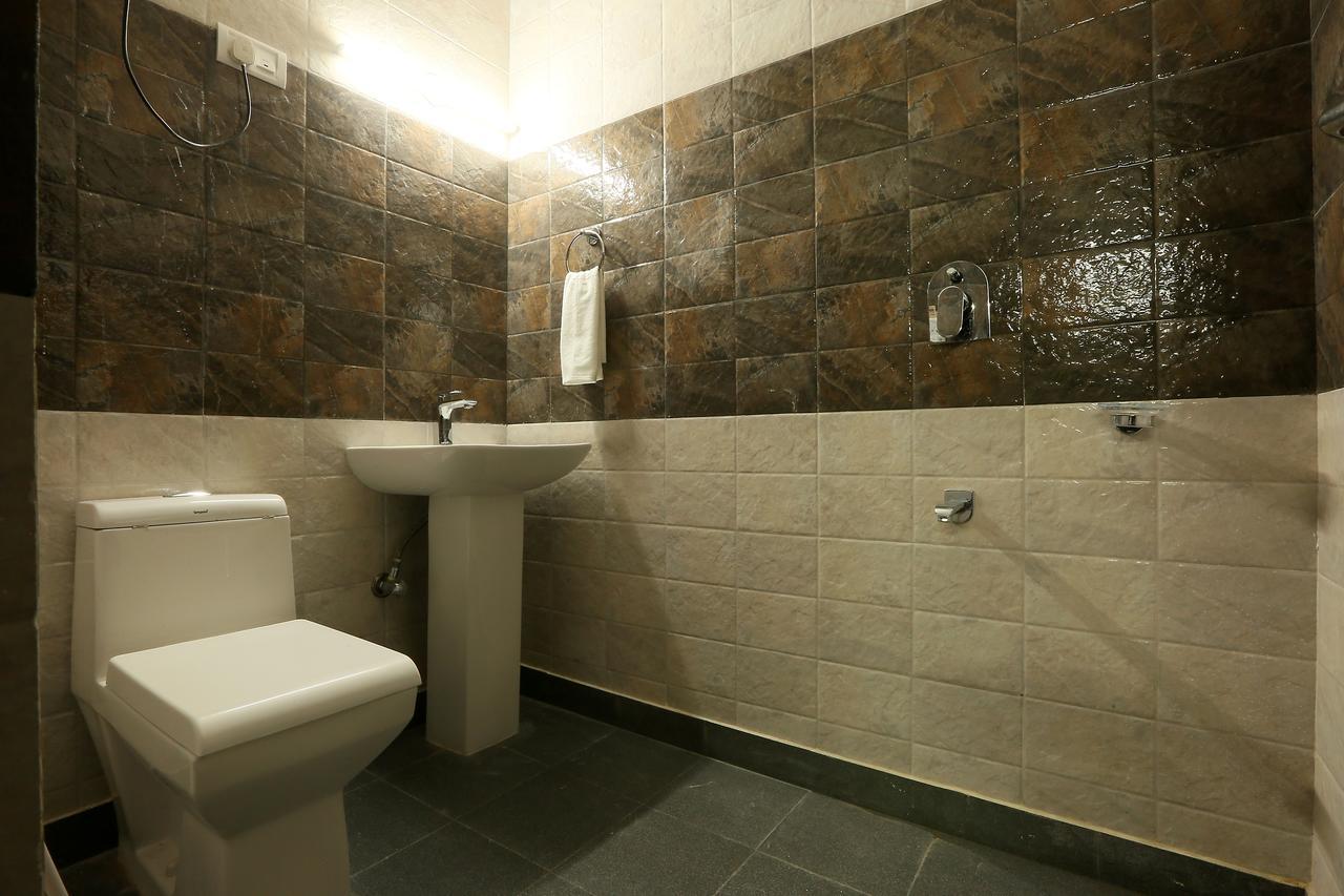 Hotel Katra Residency Екстериор снимка