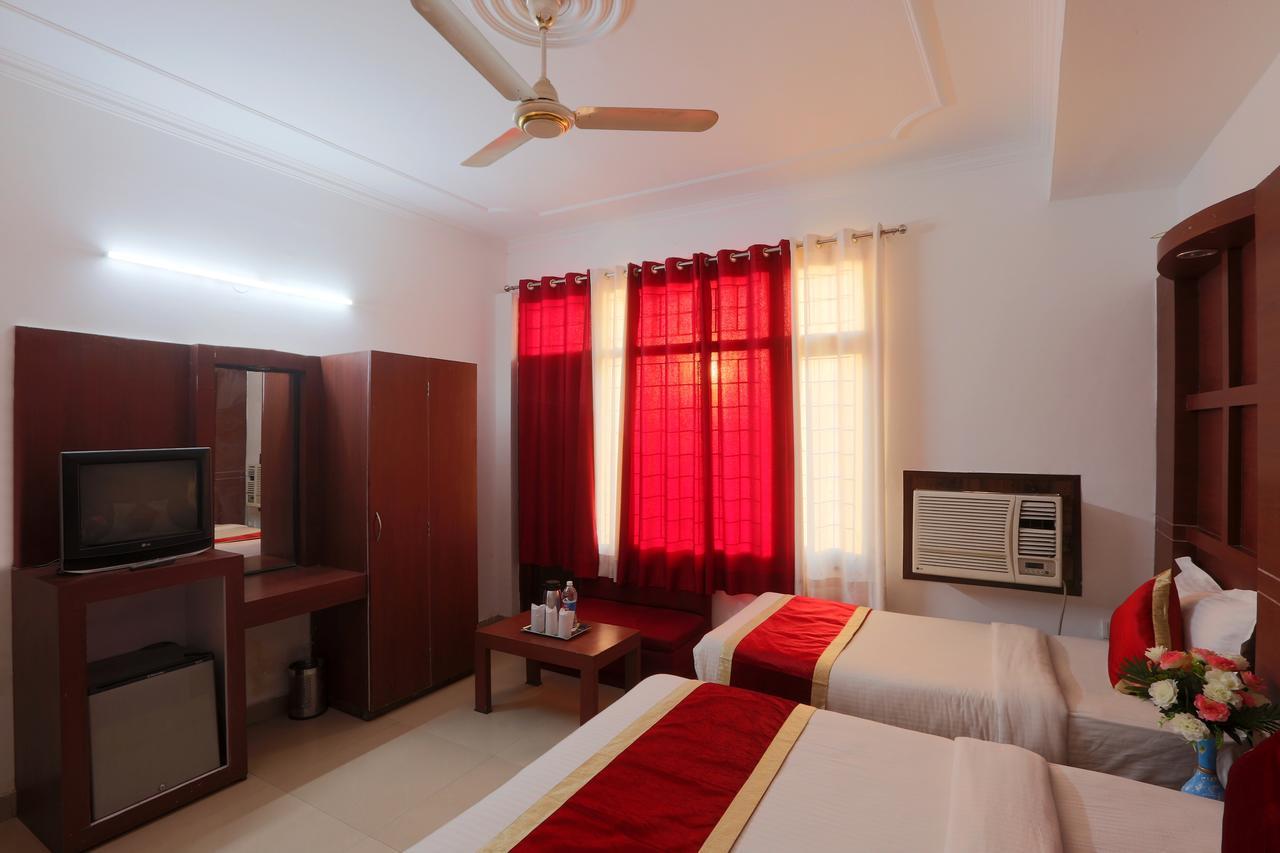 Hotel Katra Residency Екстериор снимка