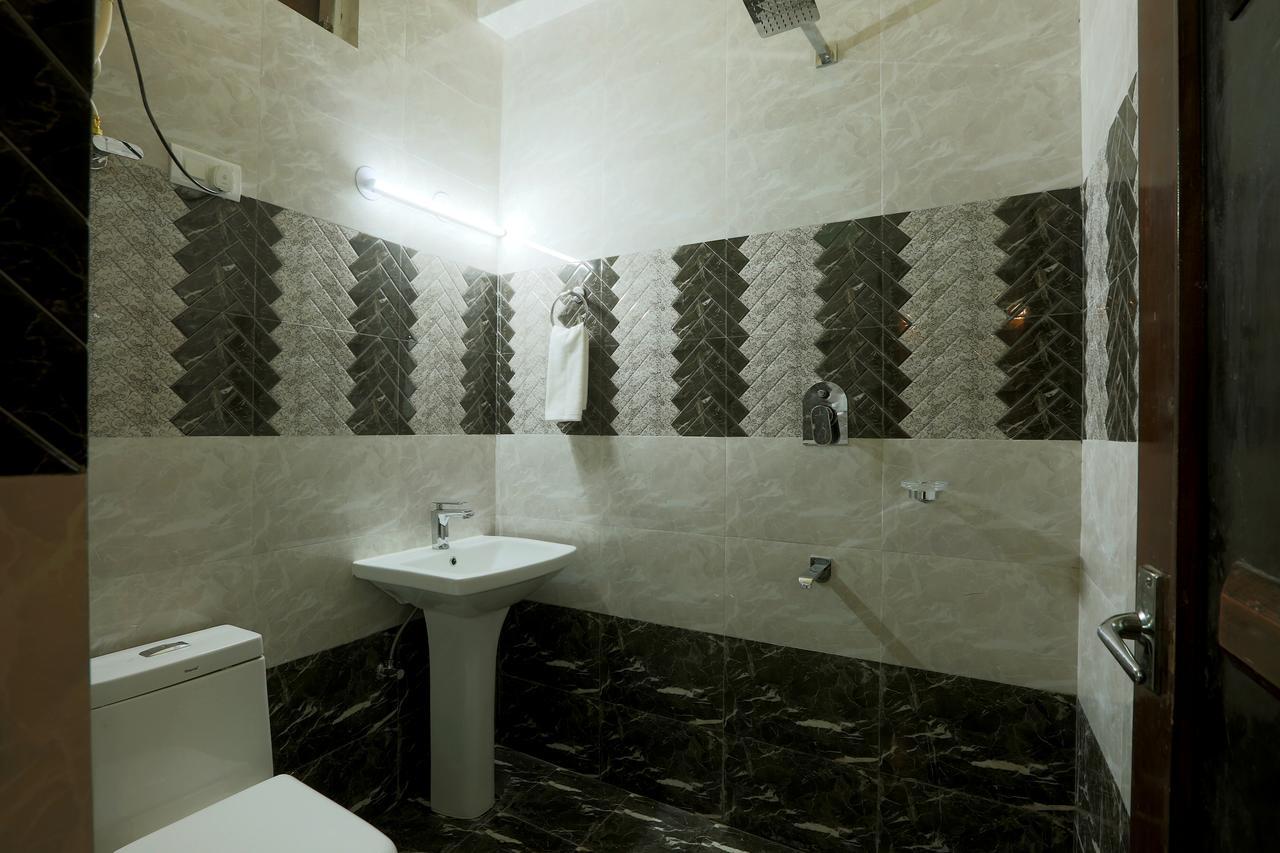 Hotel Katra Residency Екстериор снимка