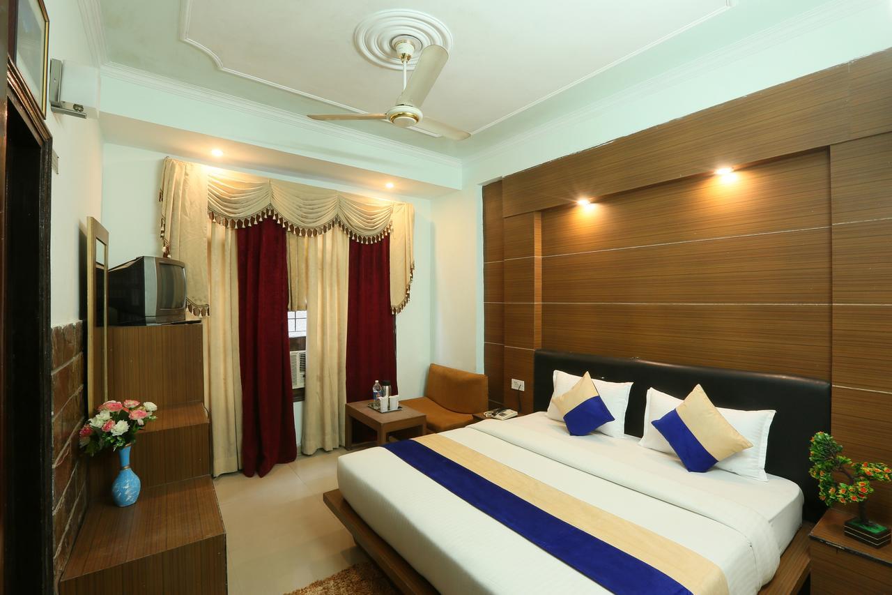 Hotel Katra Residency Екстериор снимка