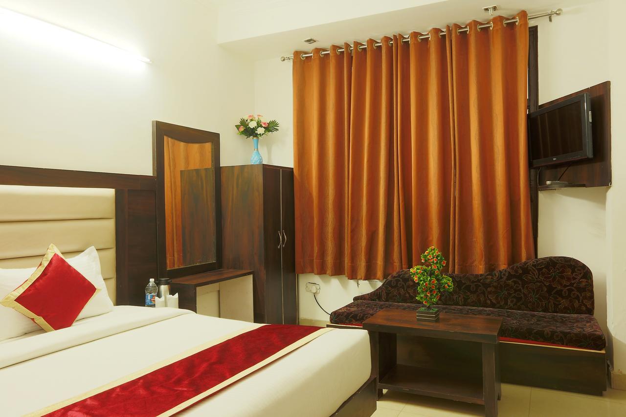 Hotel Katra Residency Екстериор снимка