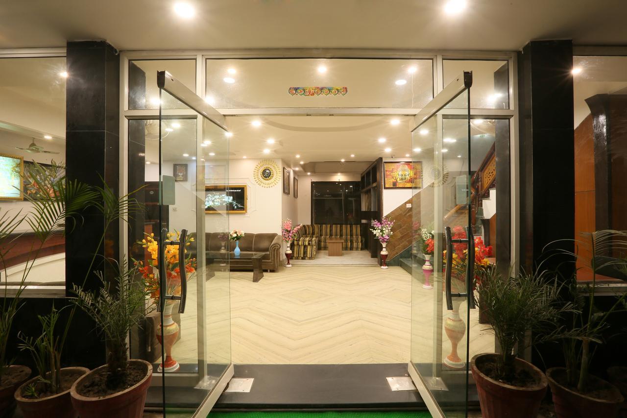 Hotel Katra Residency Екстериор снимка