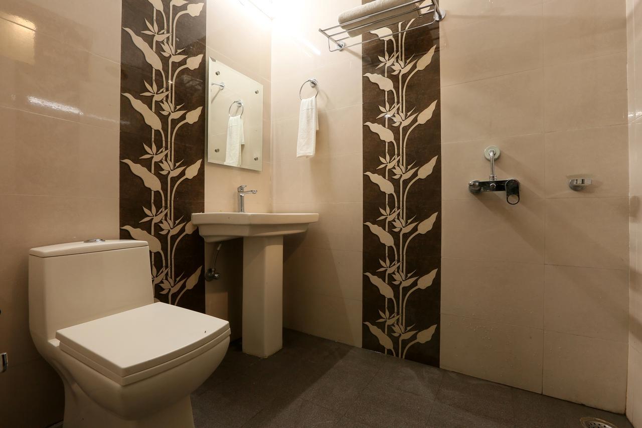 Hotel Katra Residency Екстериор снимка