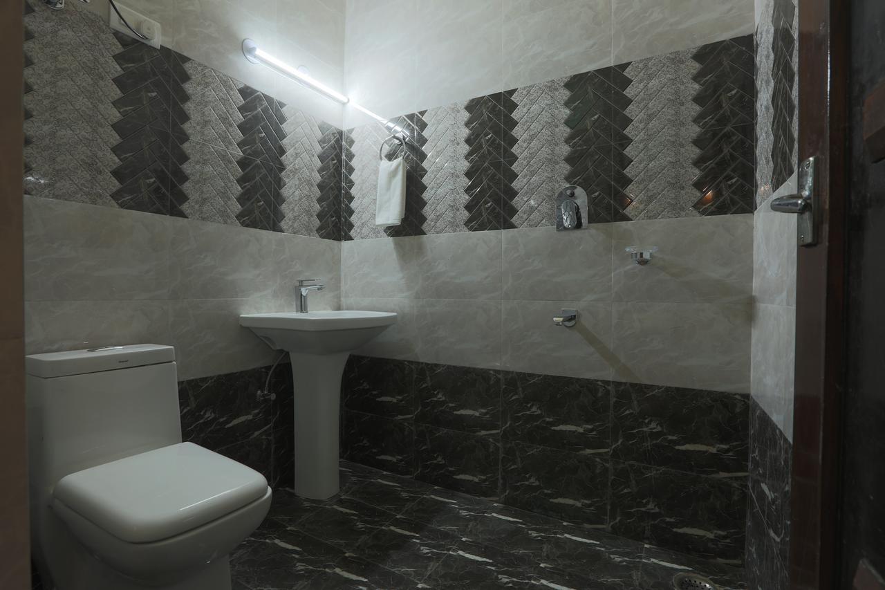 Hotel Katra Residency Екстериор снимка