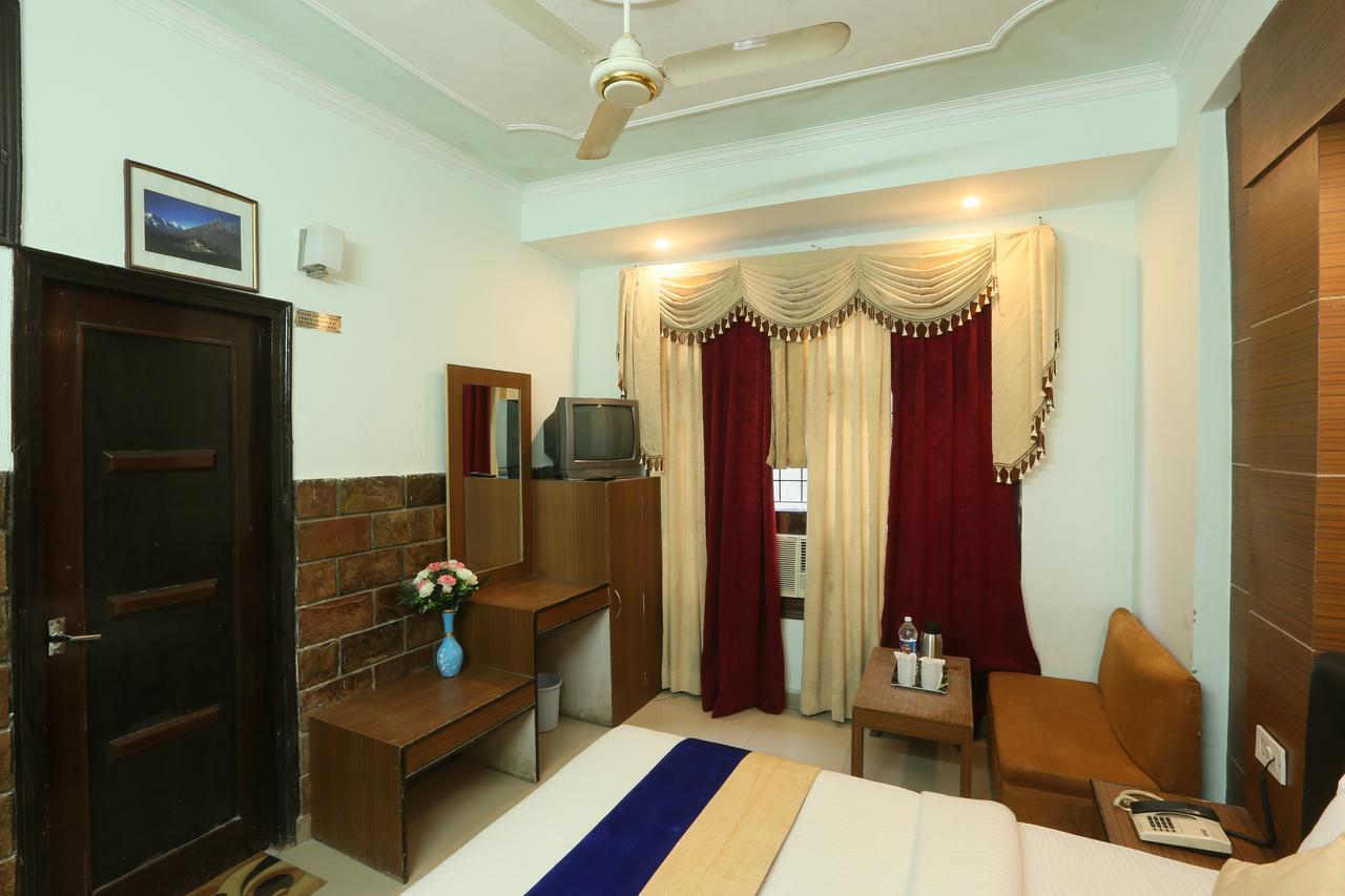 Hotel Katra Residency Екстериор снимка