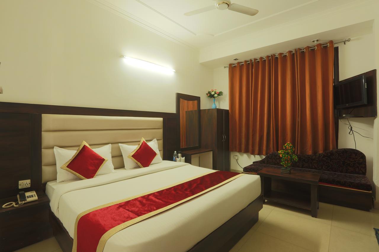 Hotel Katra Residency Екстериор снимка