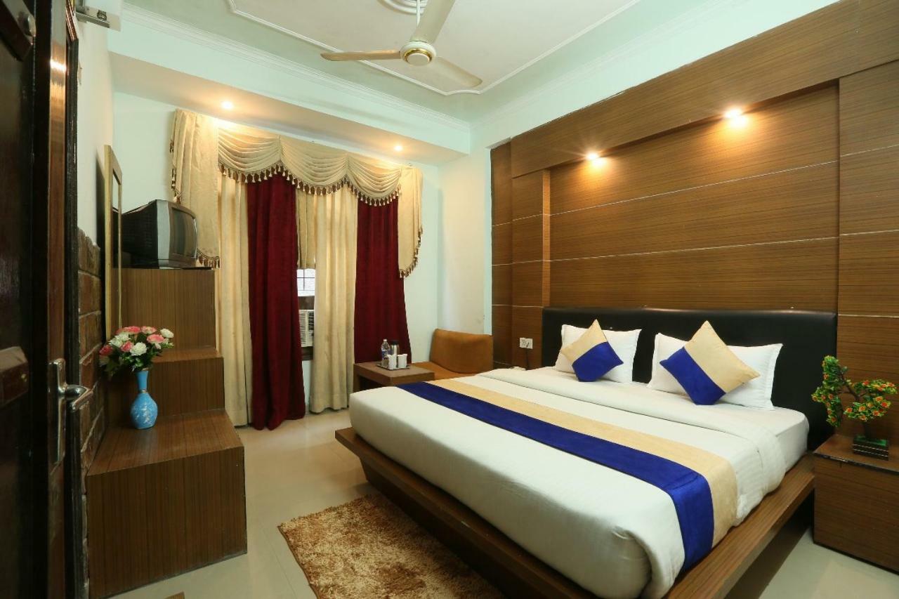 Hotel Katra Residency Екстериор снимка