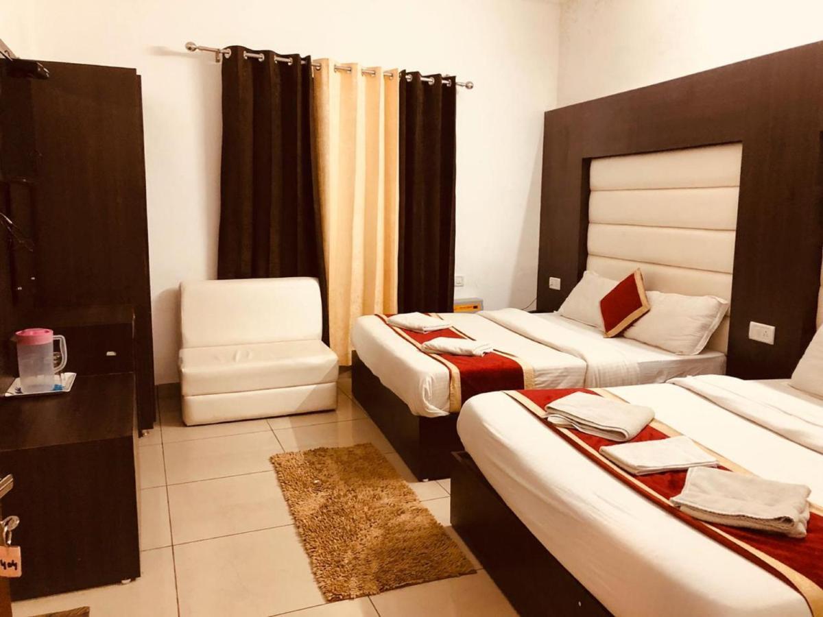 Hotel Katra Residency Екстериор снимка