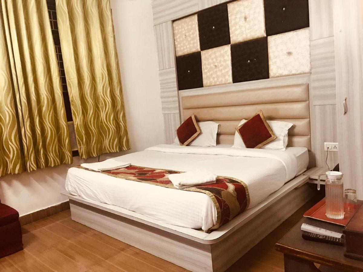 Hotel Katra Residency Екстериор снимка